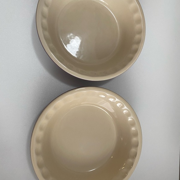 New Le Creuset Heritage Pie Plates/Dishes Set of 2 Cassis - Picture 2 of 5